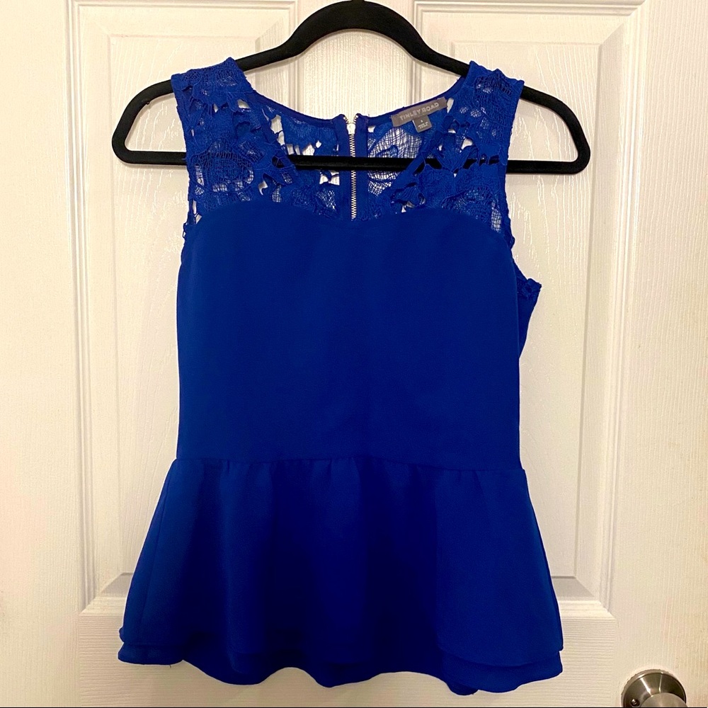 TINLEY ROAD sweetheart blue lace peplum top